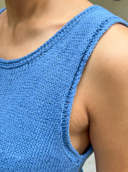 Close-up of Elio's Vikkel braid edging at the neckline and armhole