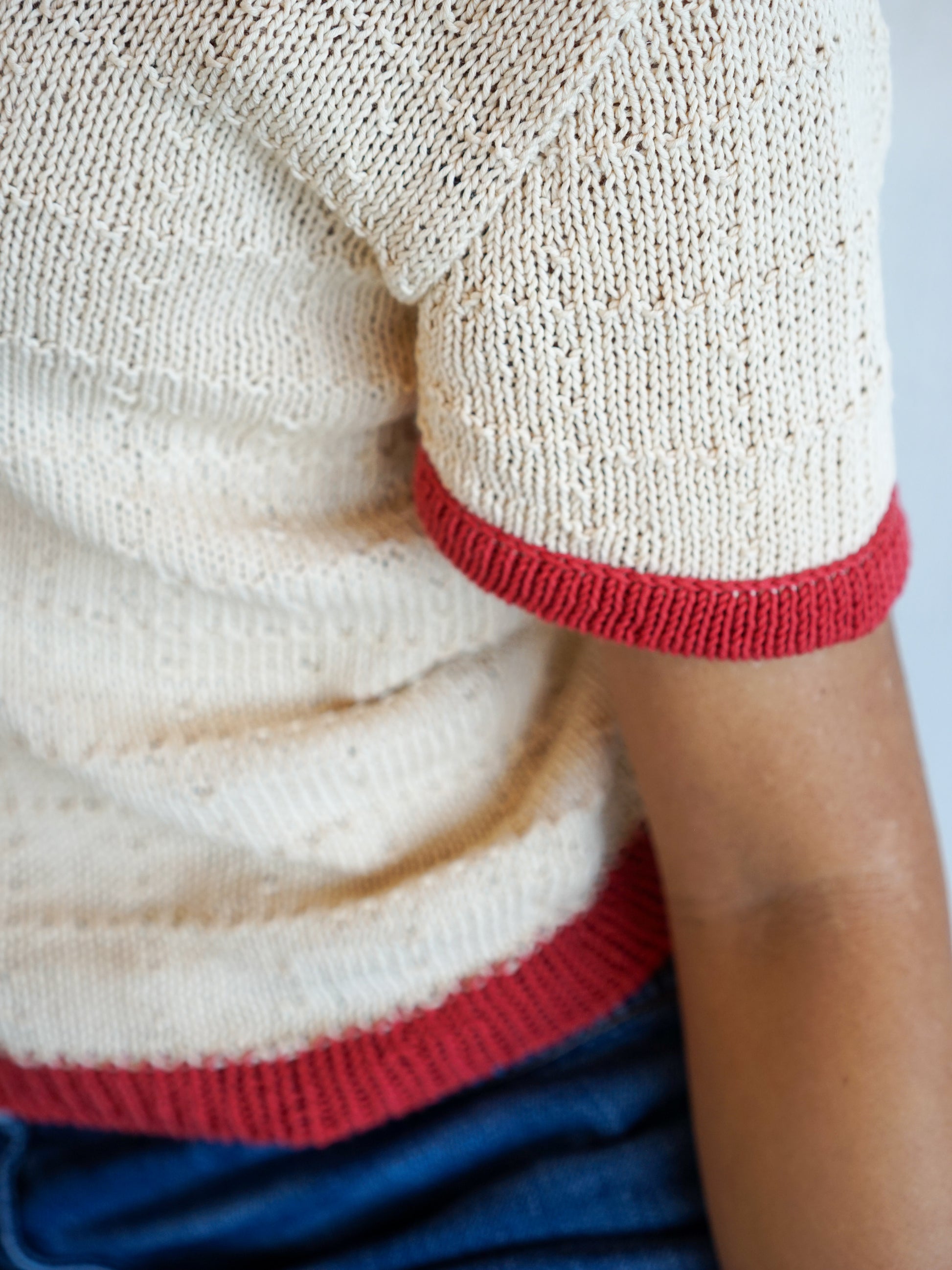 Contrast trim at the sleeve and hem, close up